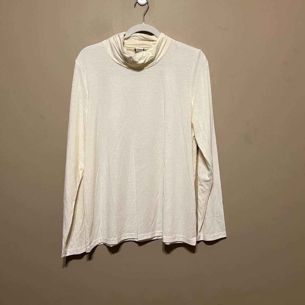 Salon Studio Mockneck Top